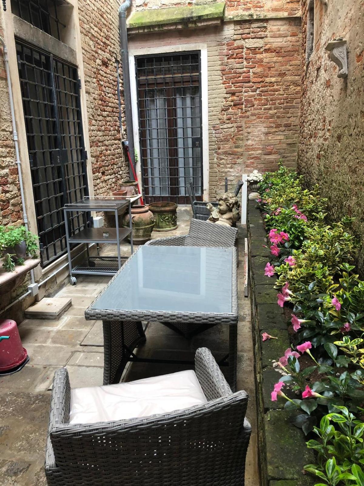 Albrizzi Charme Apartment Venice Exterior photo
